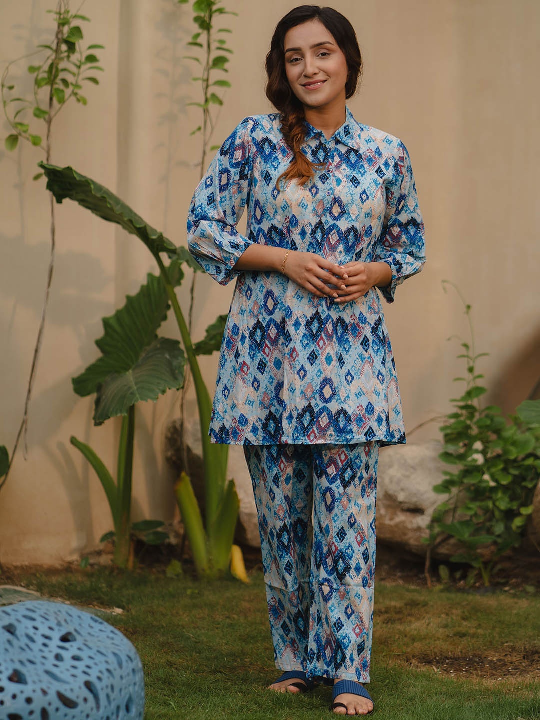 

Zeyo Geometric Printed Shirt Collar Three-Quarter Sleeves Top With Trouser, Blue