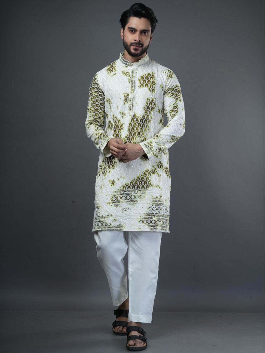 

ARYA Mandarin Collar Embellished Thread Work Straight Kurta, Green