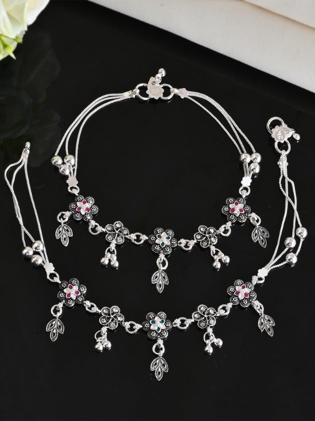 

VOJ Set Of 2 Silver-Plated Stainless Steel Flower Shaped Stone Studded Anklets