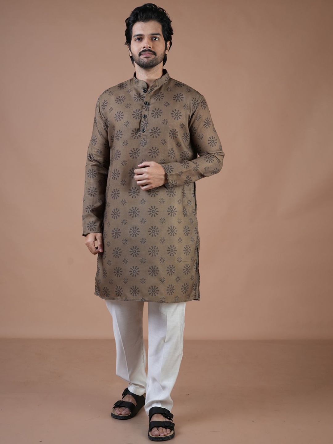 

ARYA Mandarin Collar Ethnic Motifs Woven Design Linen Straight Kurta, Olive