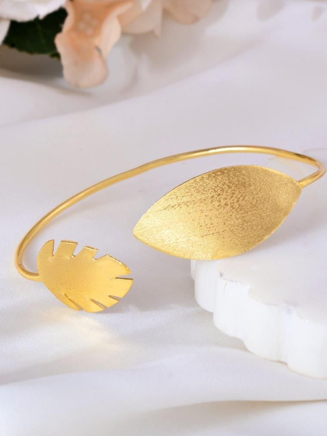 

VOJ Gold Plated Stainless Steel Leaf Shaped Cuff Bracelet