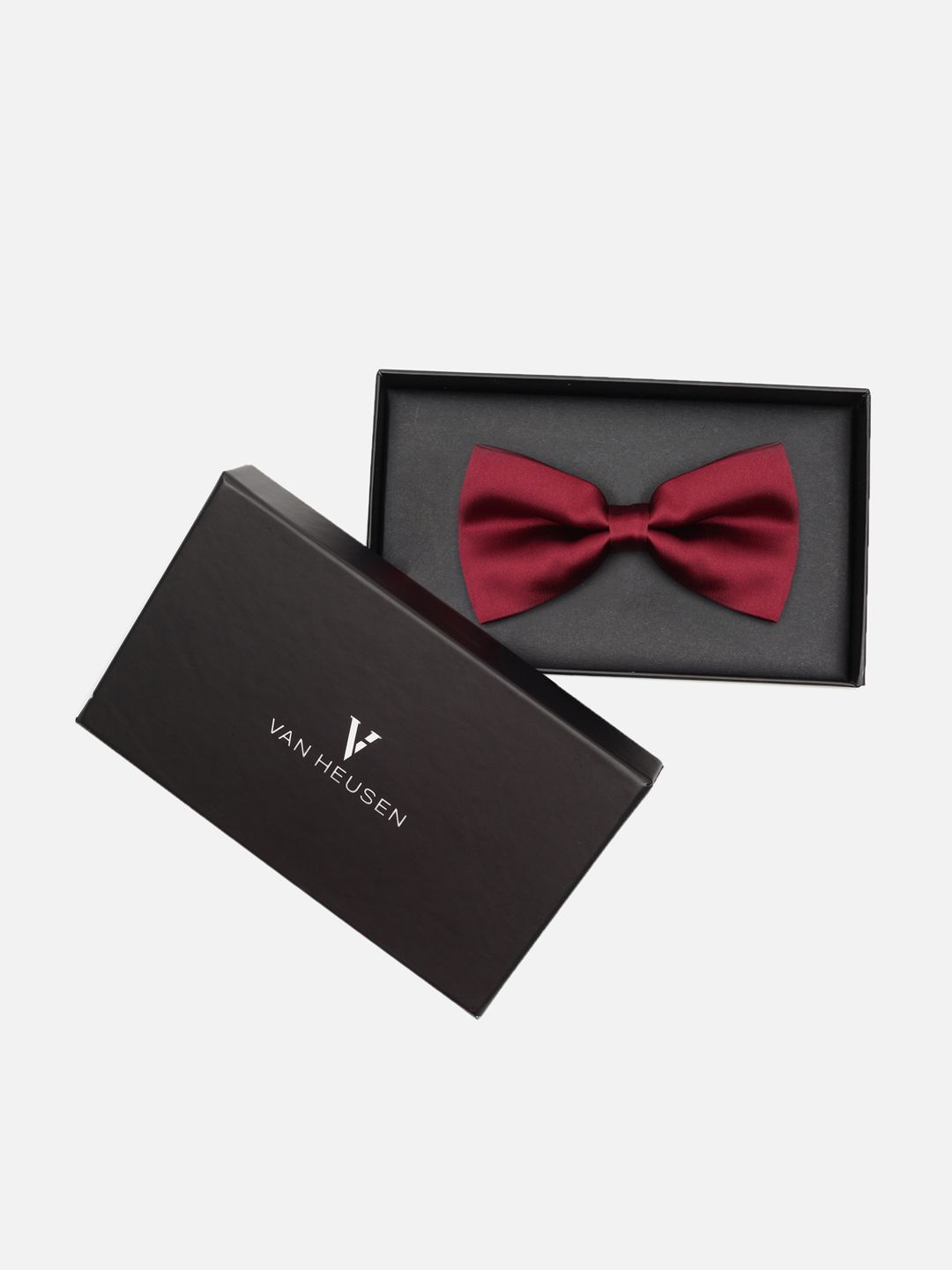 

Van Heusen Men Solid Bow Tie, Maroon