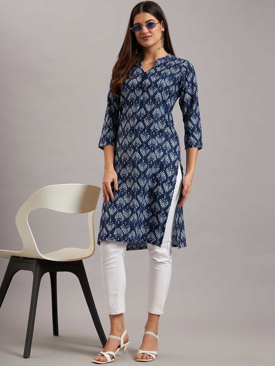 

Ojjasvi Ethnic Motifs Printed Mandarin Collar Pure Cotton Straight Kurta, Navy blue
