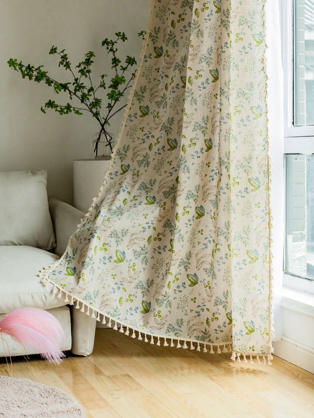 

Huesland White & Blue Floral Room Darkening Window Curtain