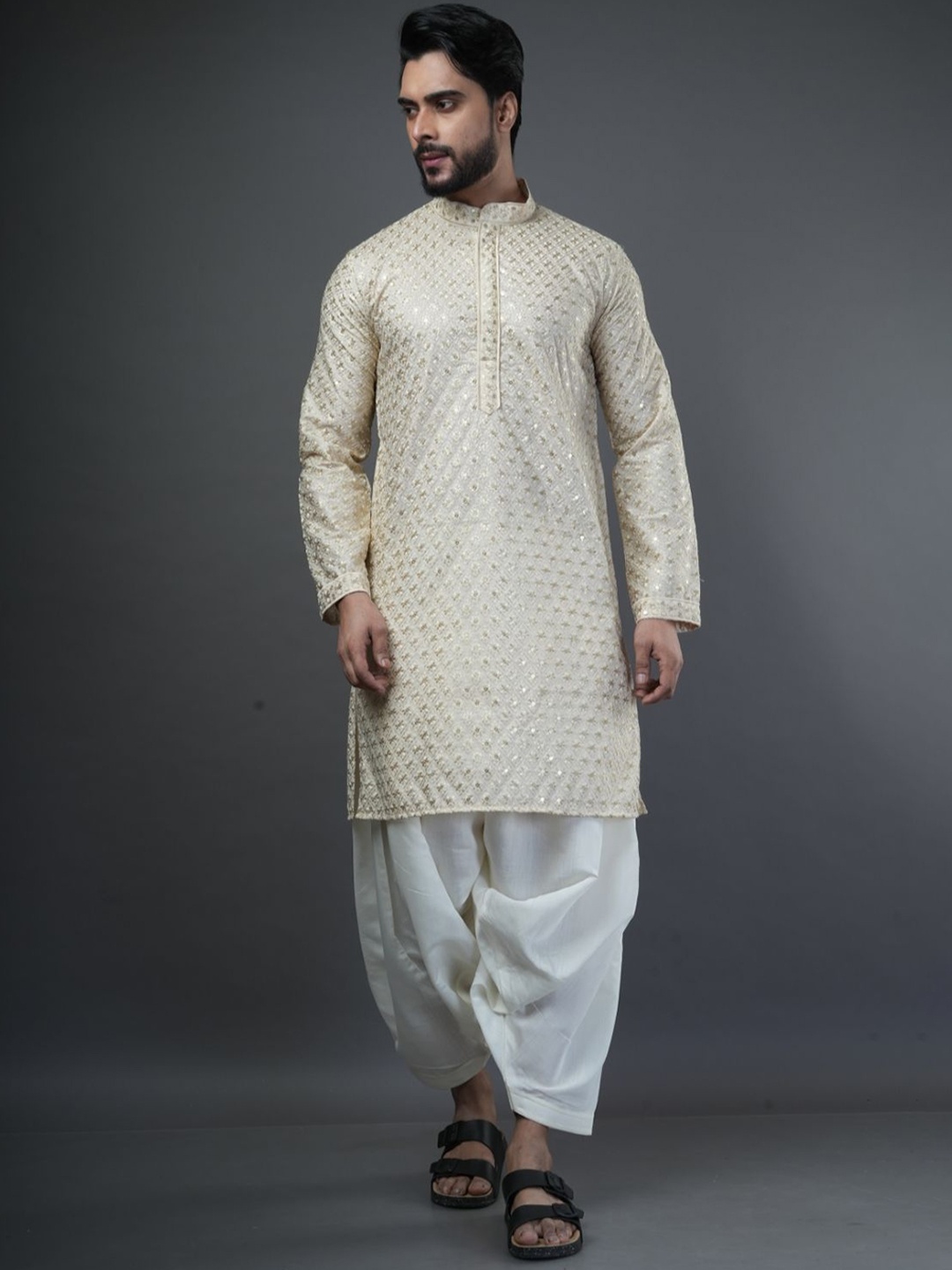 

ARYA Mandarin Collar Geometric Embroidered Thread Work Straight Kurta, Off white