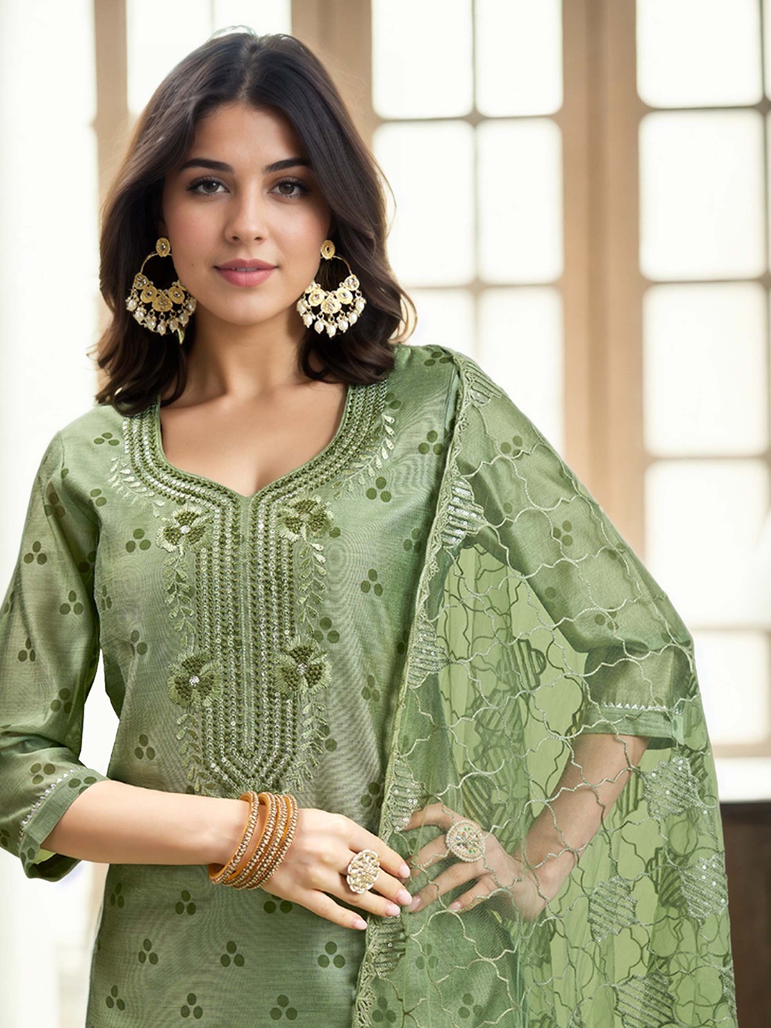 

Anouk Embroidered Thread Work Chanderi Silk Straight Kurta with Trousers & Dupatta, Green