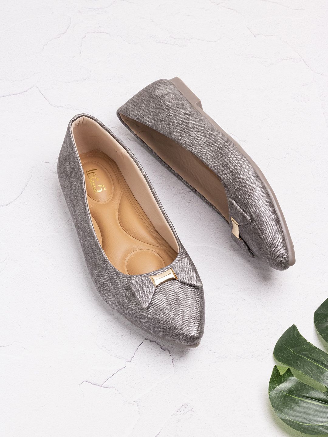 

Inc 5 Women Printed Pointed Toe Ballerinas Flats, Grey