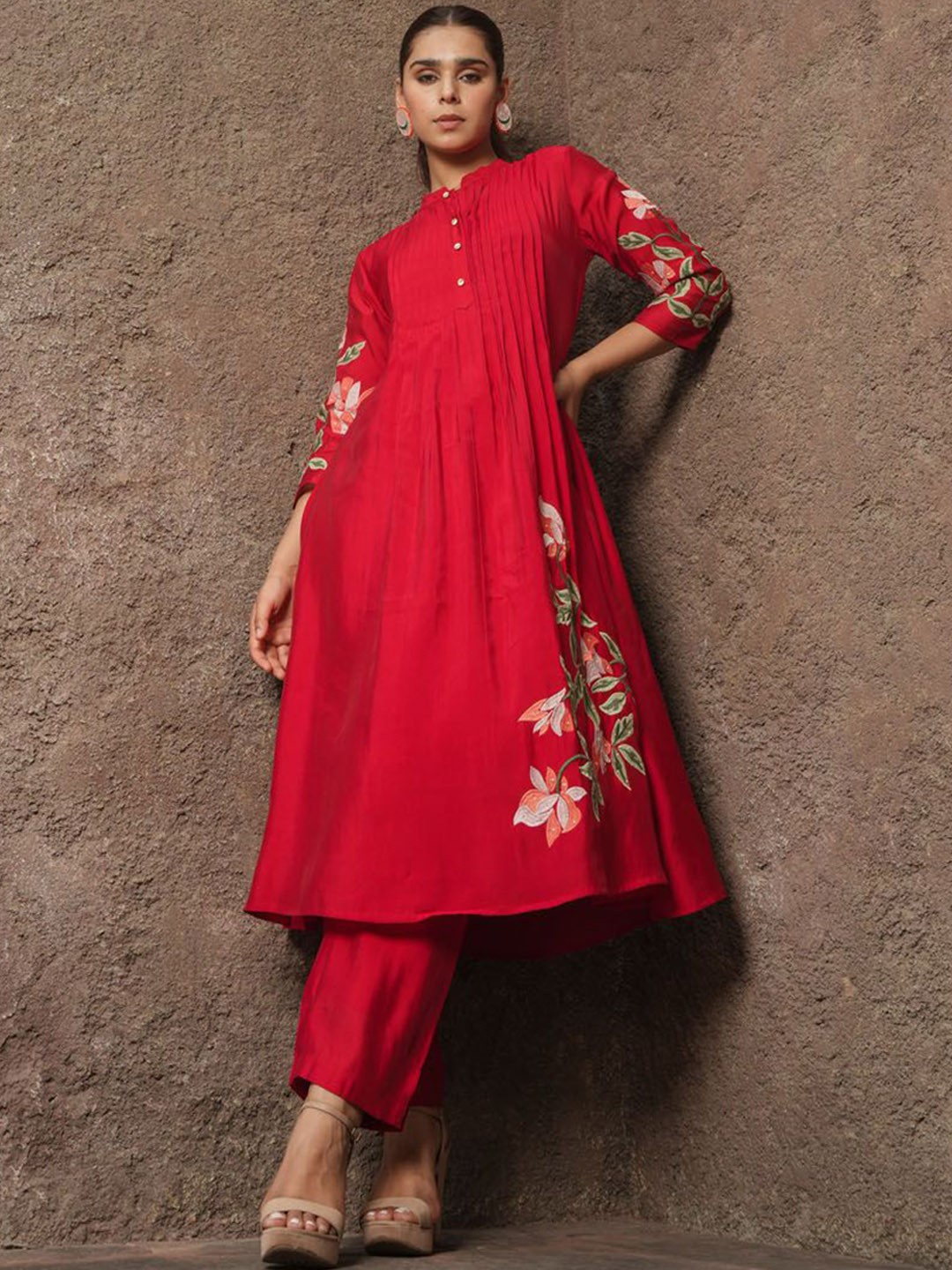 

FASHION DWAR Floral Embroidered Mandarin Collar Roman Silk Top With Trouser, Red