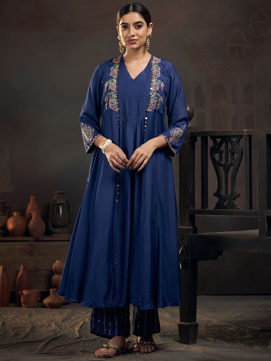 

HIRIKA&DHRUTI Women Embroidered Kurta with Harem Pants, Blue