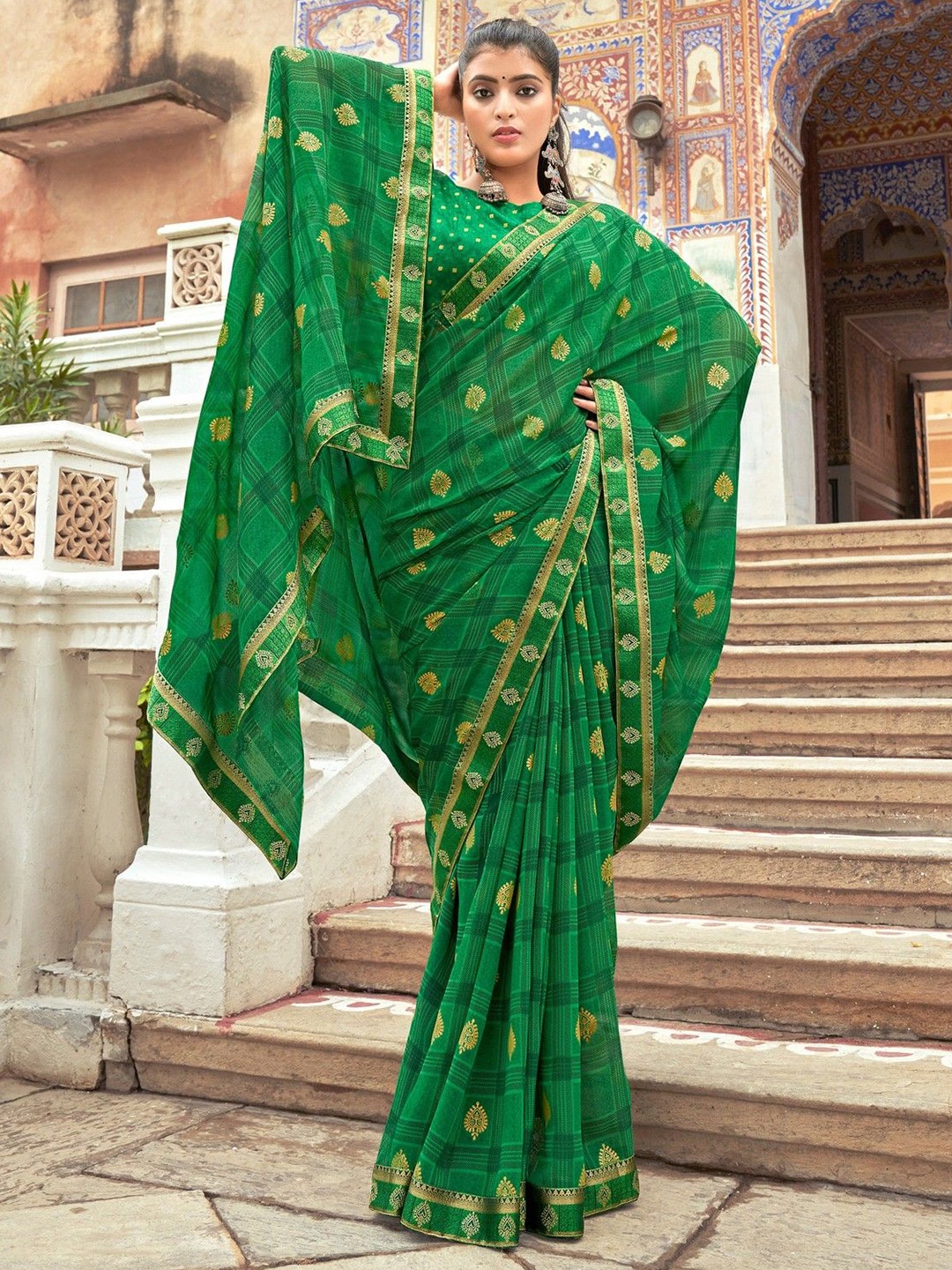 

DIVASTRI Ethnic Motifs Printed Saree With Blouse Piece, Green