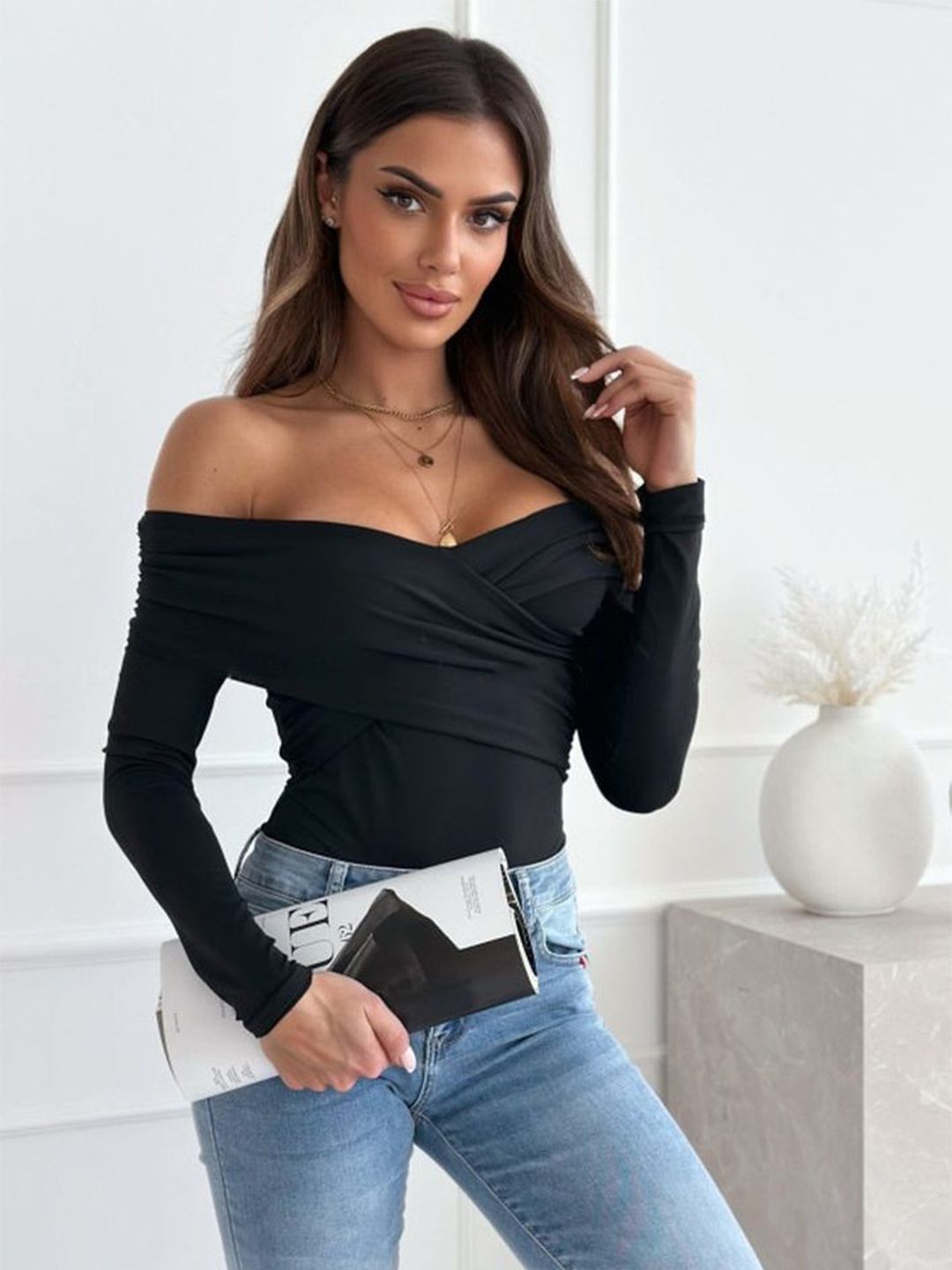 

LULU & SKY Womewn Off-Shoulder Bardot Top, Black