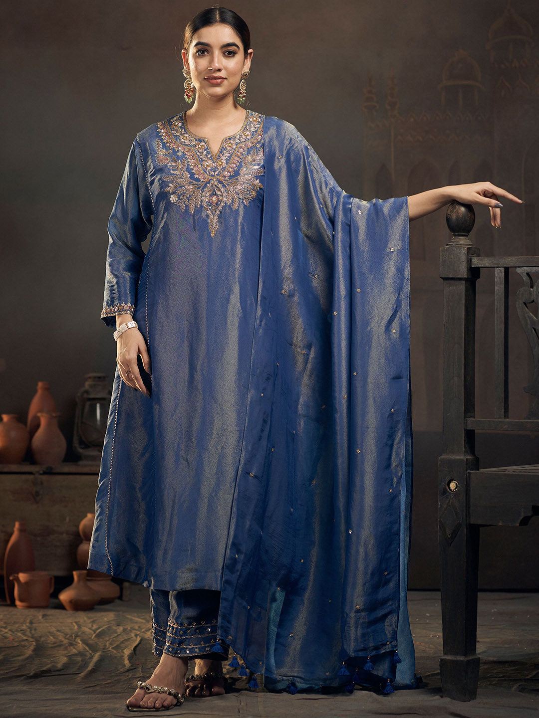 

HIRIKA&DHRUTI Women Embroidered Kurta with Harem Pants & With Dupatta, Blue