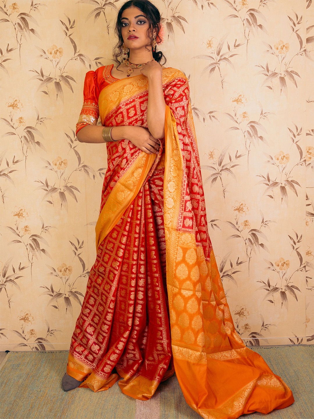 

Uttariya Zari woven Banarasi Silk Saree, Red