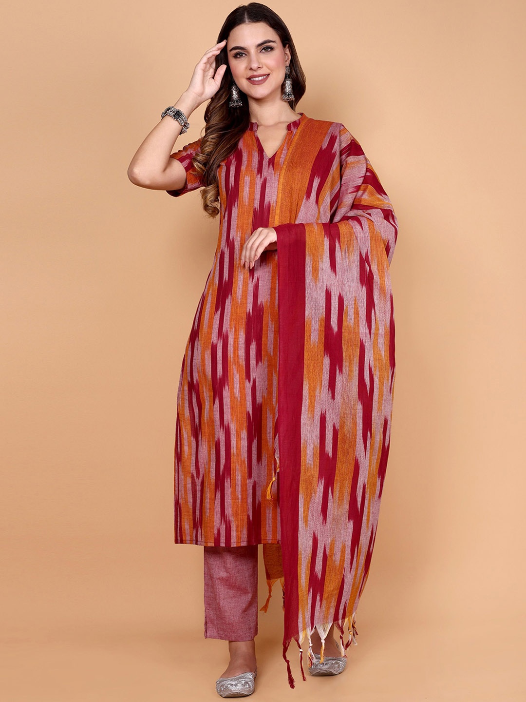 

Vastara the Label Ikat Printed Kurta with Trouser & Dupatta, Maroon