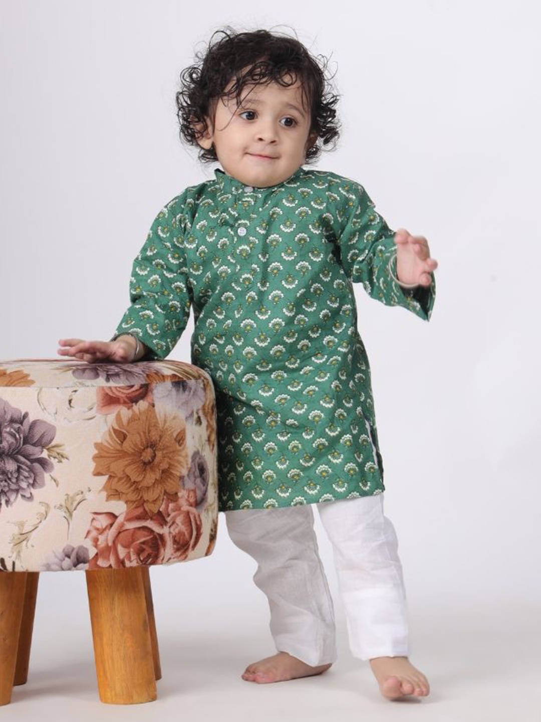 

itsmycostume Boys Floral Printed Cotton Mandarin Collar Kurta With Trousers, Green