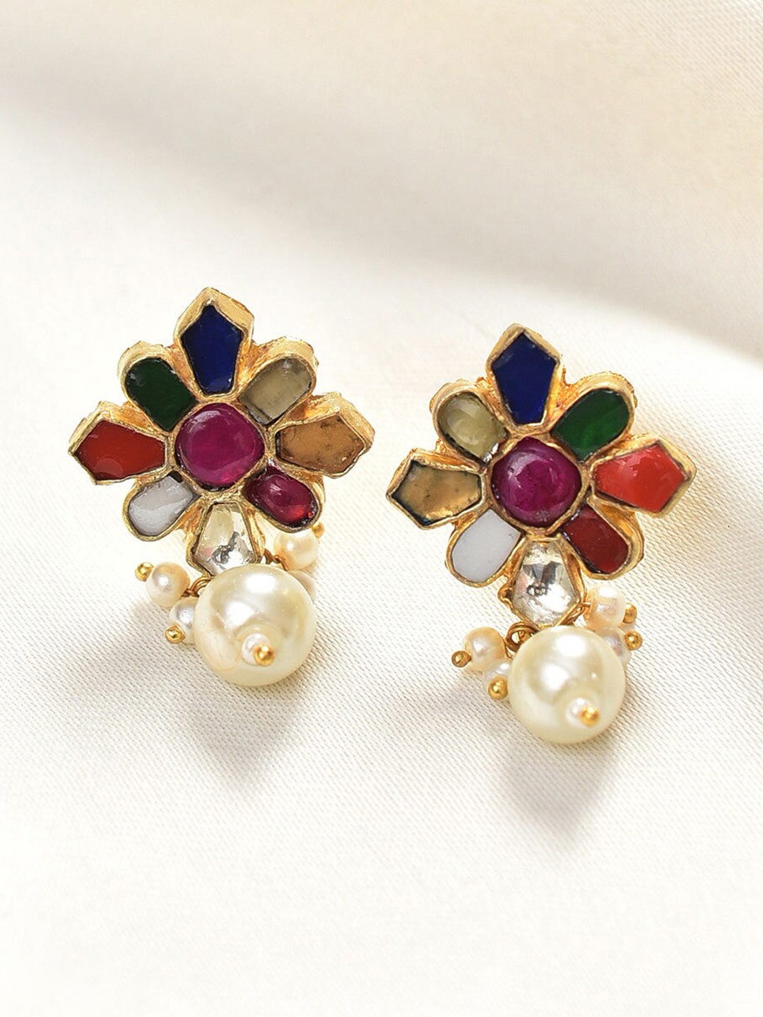 

JAYPORE Gold-Plated Kundan Studded Contemporary Studs Earrings