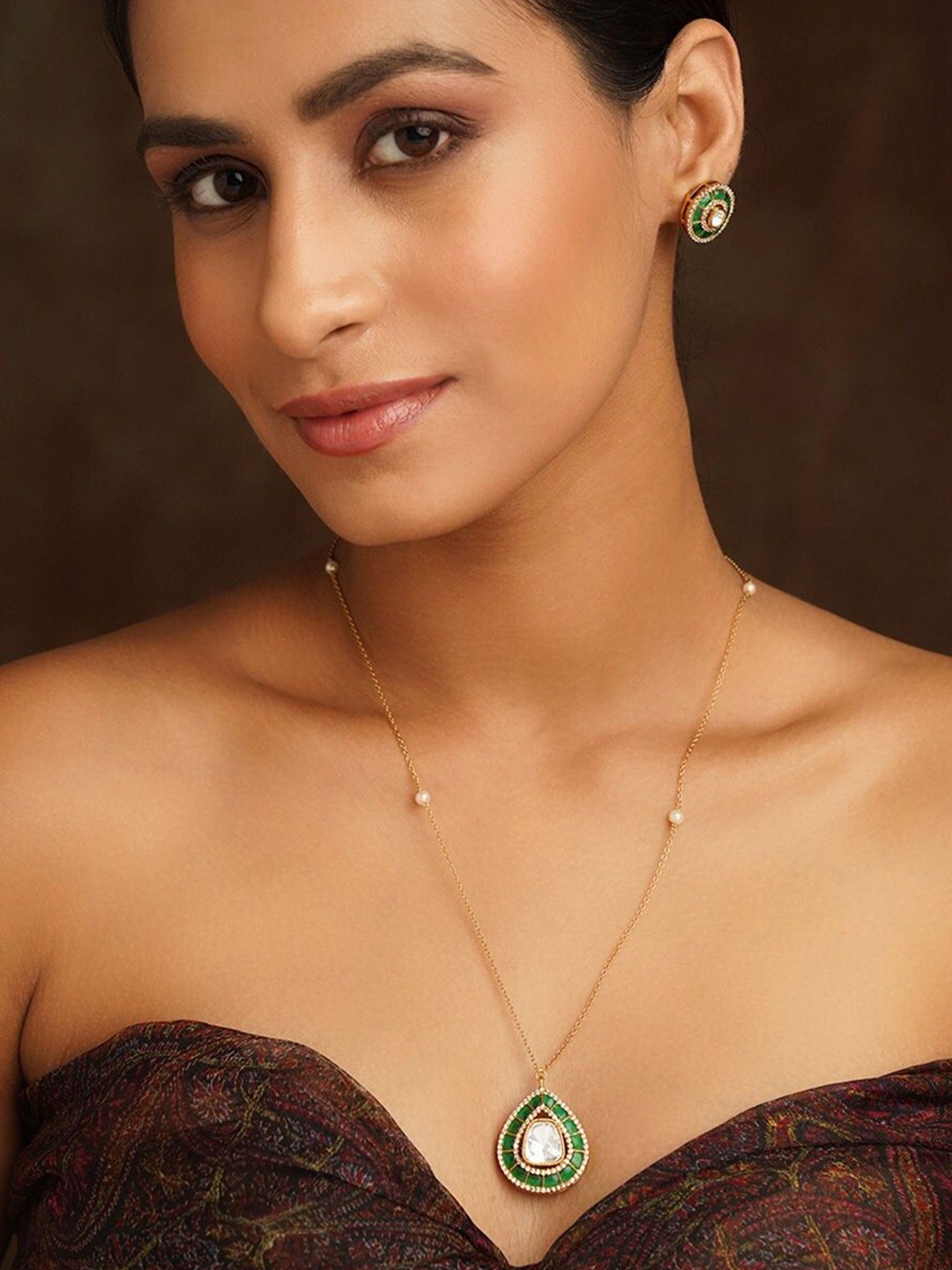 

JAYPORE Brass Artificial Stones Studded Pendant Set, Gold