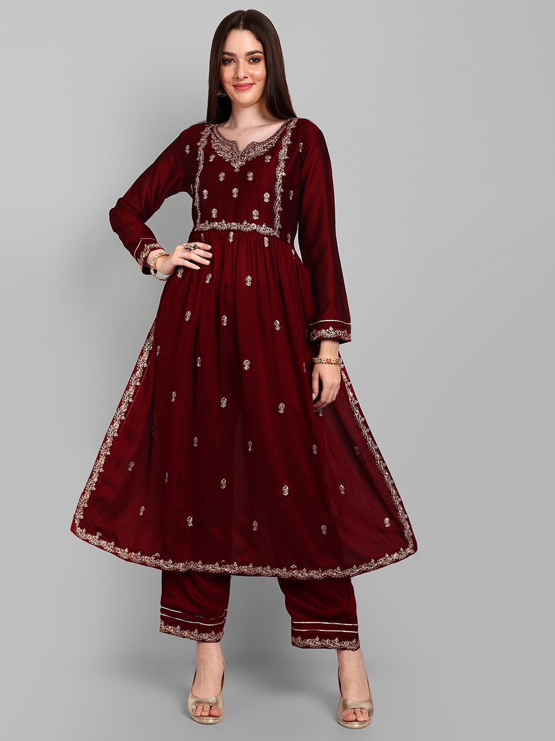 

NIJANAND TEXTILE Floral Embroidered Zari A Line Kurta with Trousers, Maroon