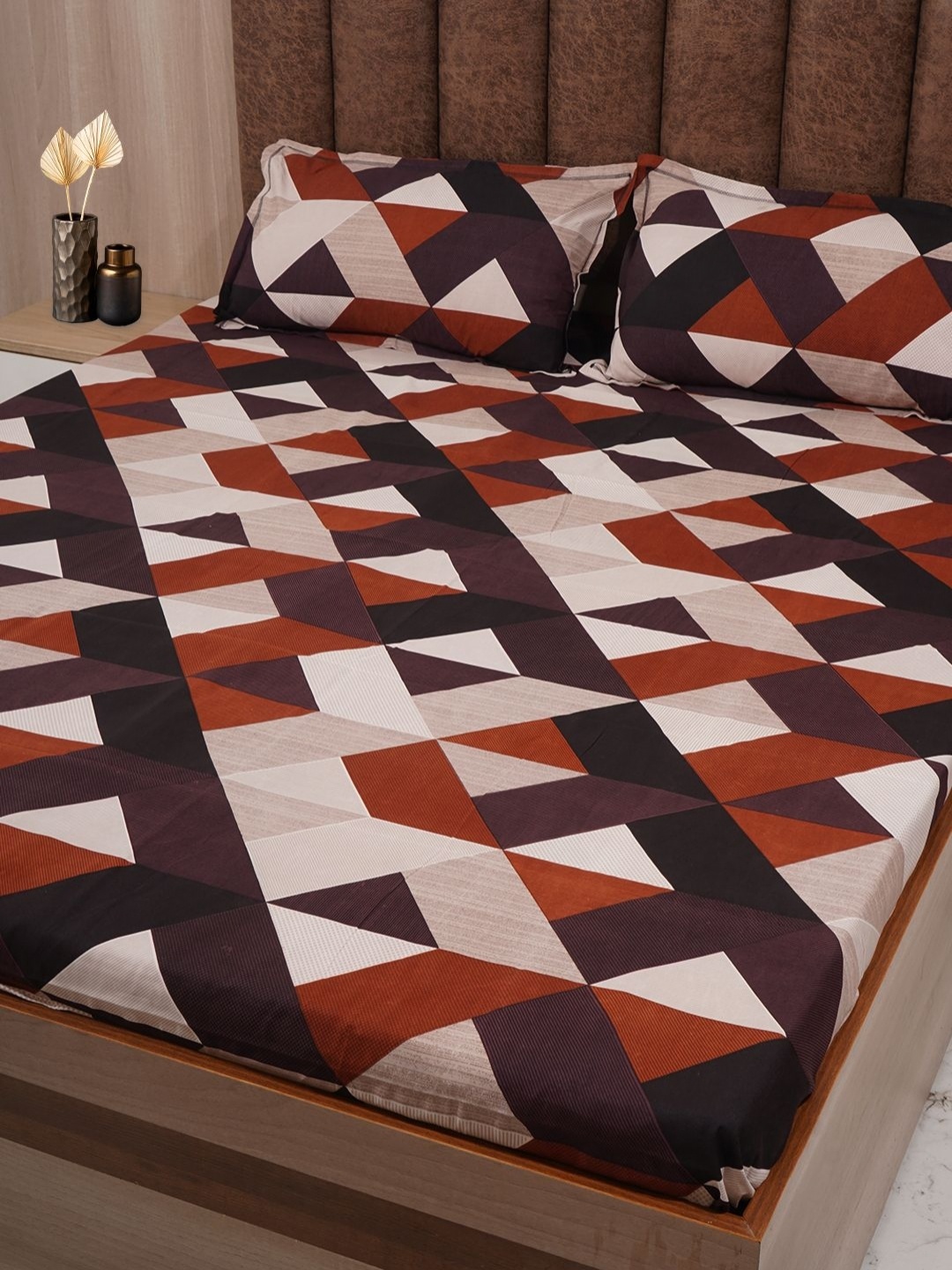 

Adwitiya Brown & White Geometric 210 TC Double Queen Bedsheet with 2 Pillow Covers