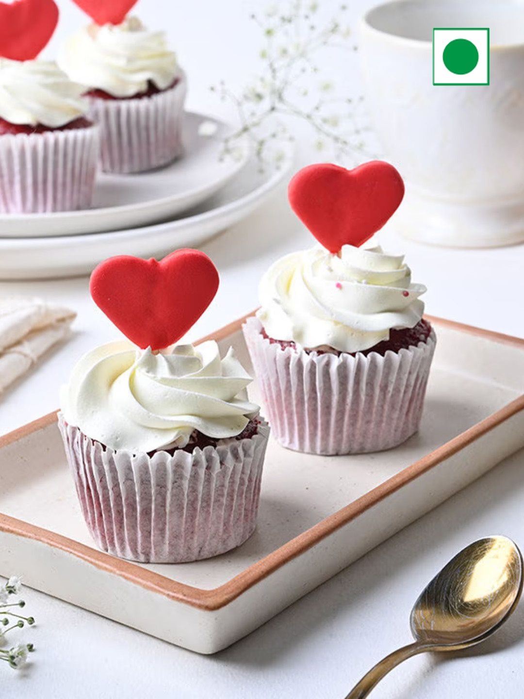 

Floweraura 4Pcs Red Velvet Flavor Eggless Round Cupcakes- 500gms