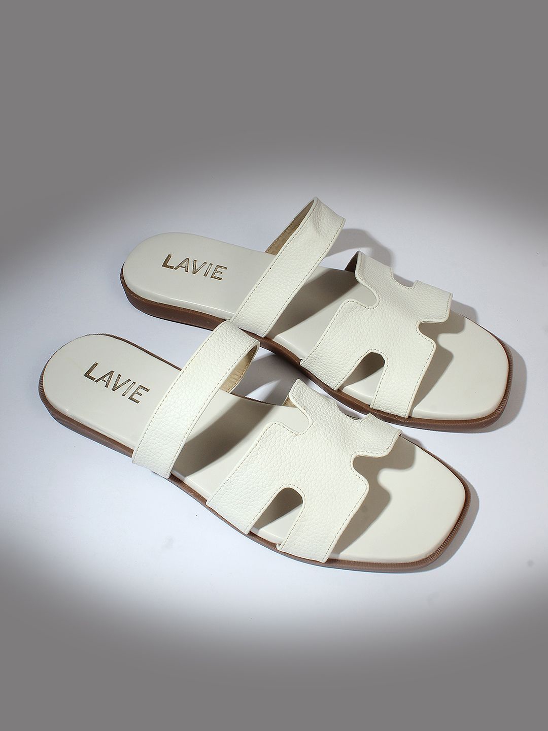 

Lavie Women One Toe Flats, White