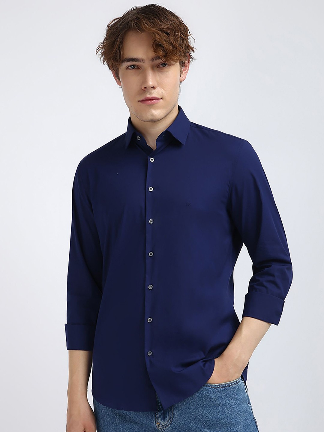 

Calvin Klein Jeans Men Spread Collar Solid Cotton Slim Fit Casual Shirt, Navy blue