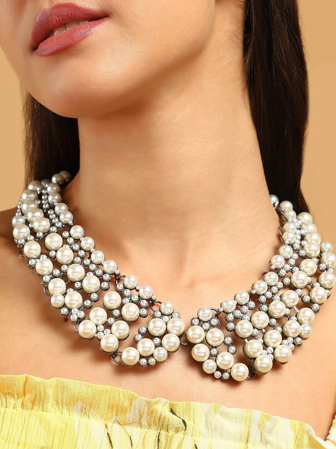 

SOHI Silver-Plated Pearls The Collar Statement Necklace