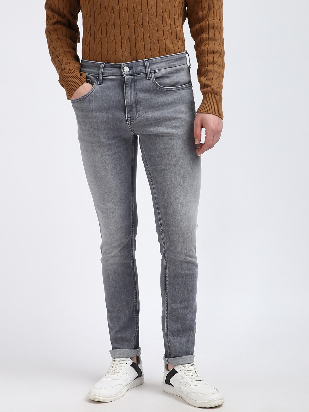 

Tommy Hilfiger Men Low Distress Heavy Fade Jeans, Black