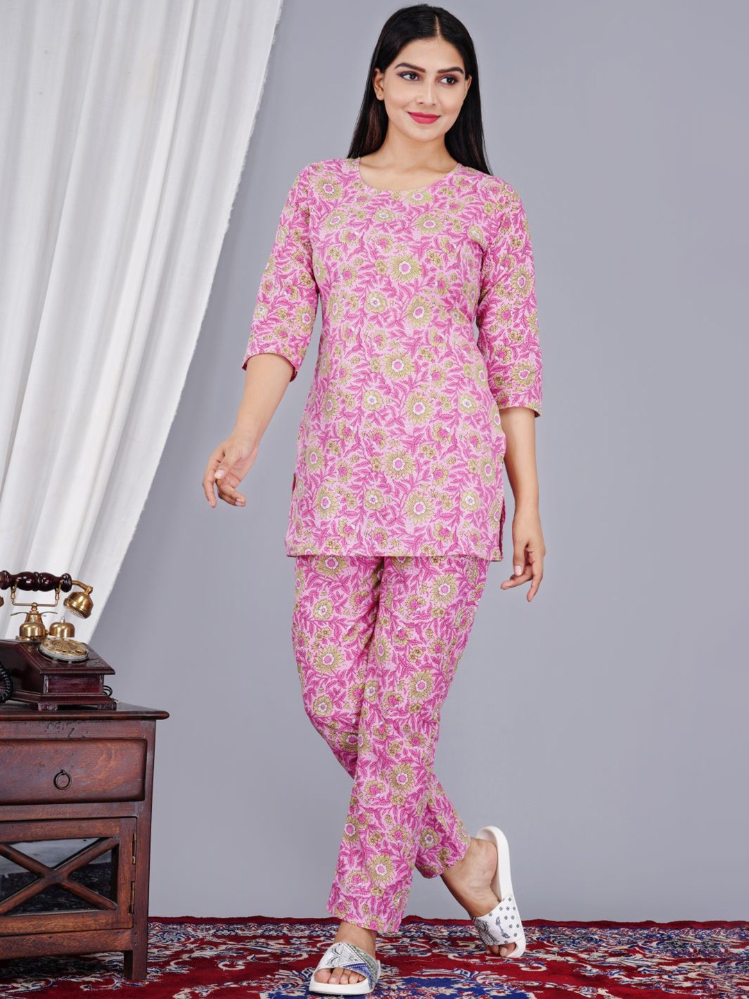 

DHANOTA Women Printed Night suit, Pink