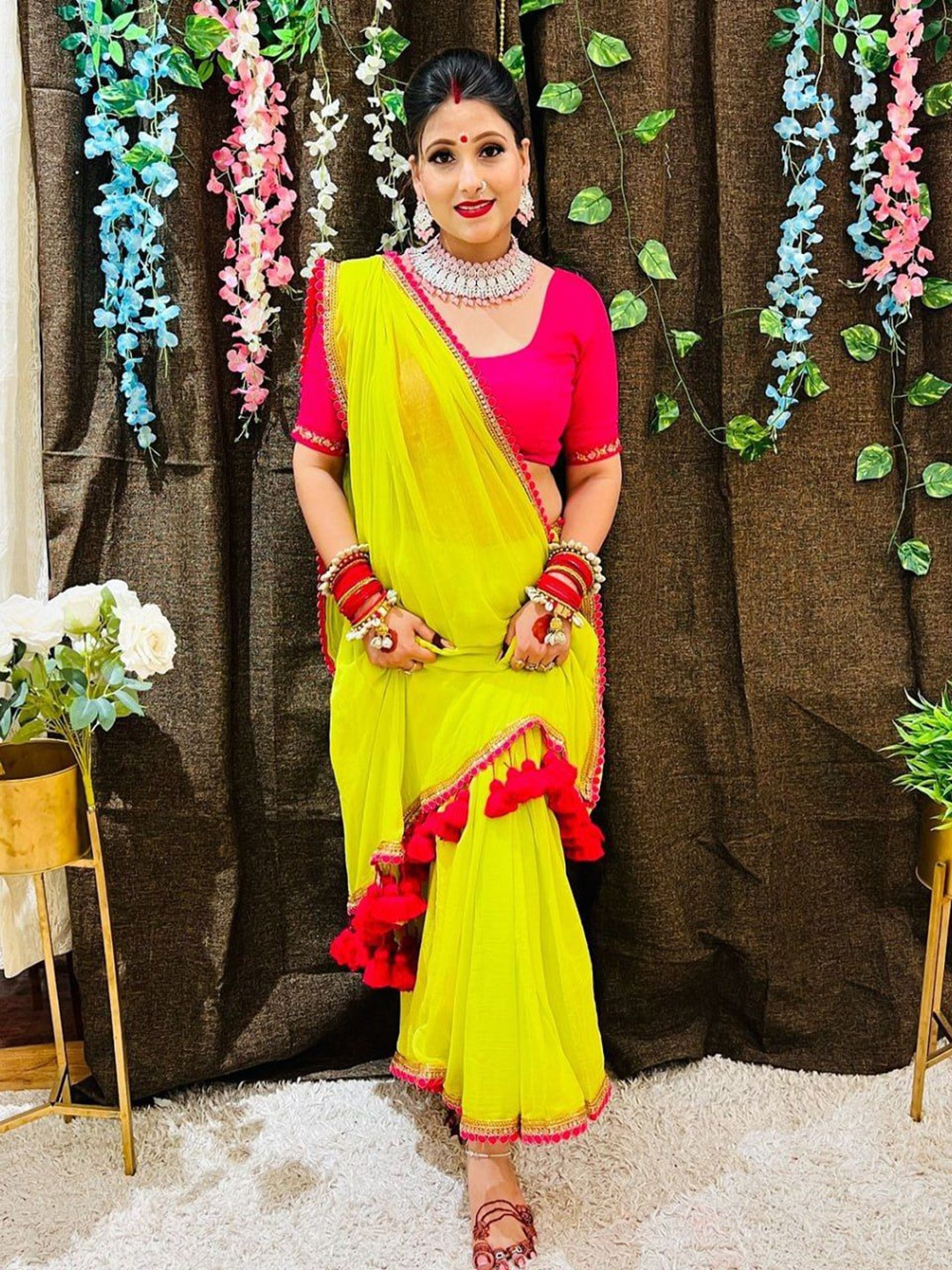 

Jinal & Jinal Embroidered Pure Georgette Saree, Yellow