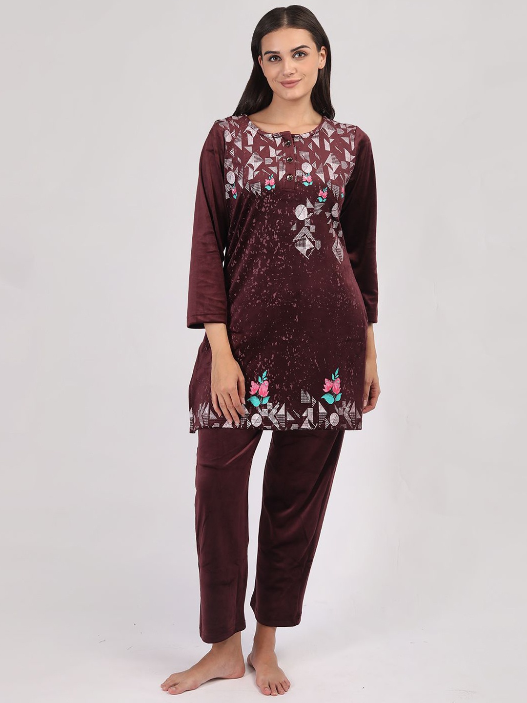

Duchess Women Supersoft Velvet Printed Nightsuit, Brown