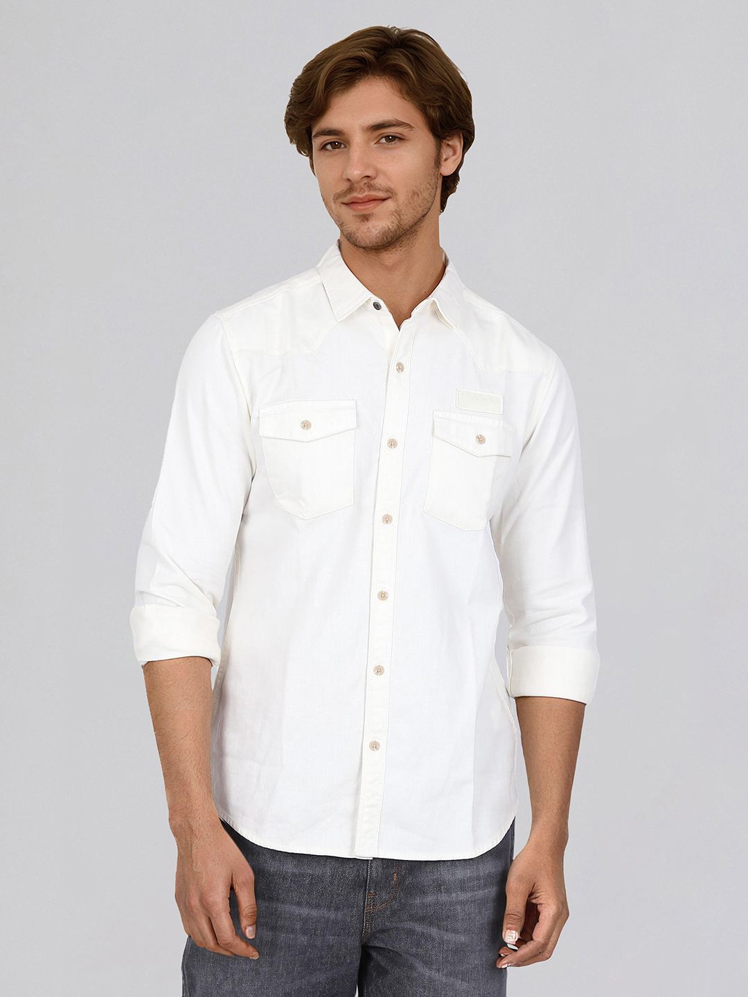 

Wrangler Men Cutaway Collar Solid Cotton Casual Shirt, White