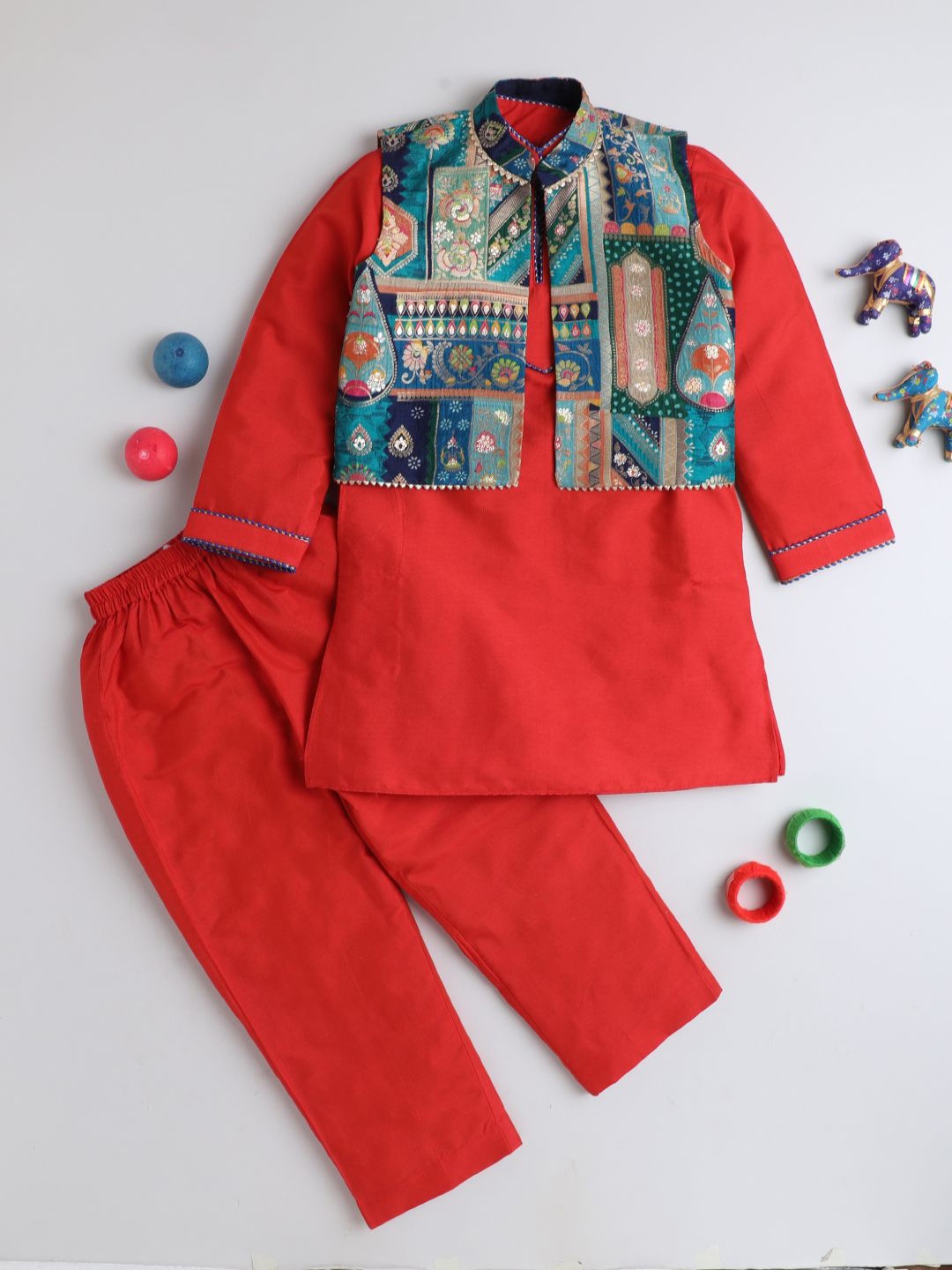 

BAESD Boys Mandarin Collar Regular Straight Kurta with Pyjamas & Jacket, Red
