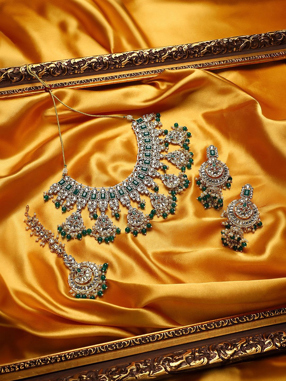 

SOHI Gold-Plated Stoe-Studded & Beaded Jewellery Set