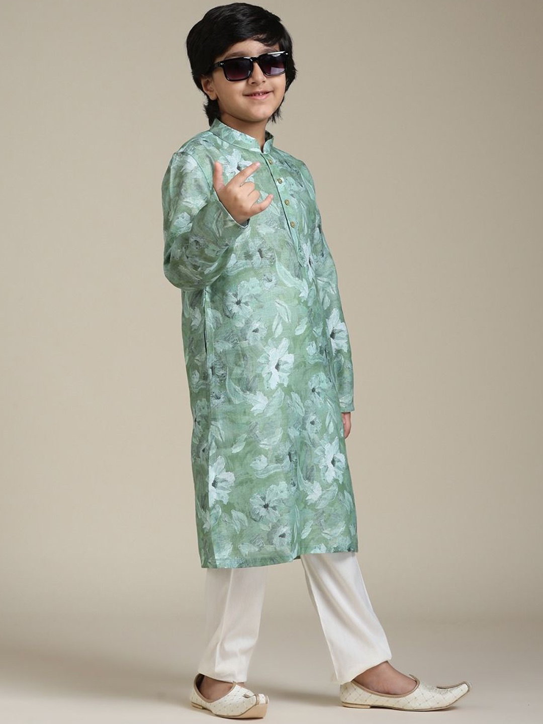 

Manyavar Boys Floral Printed Mandarin Collar Straight Kurta with Pyjamas, Green