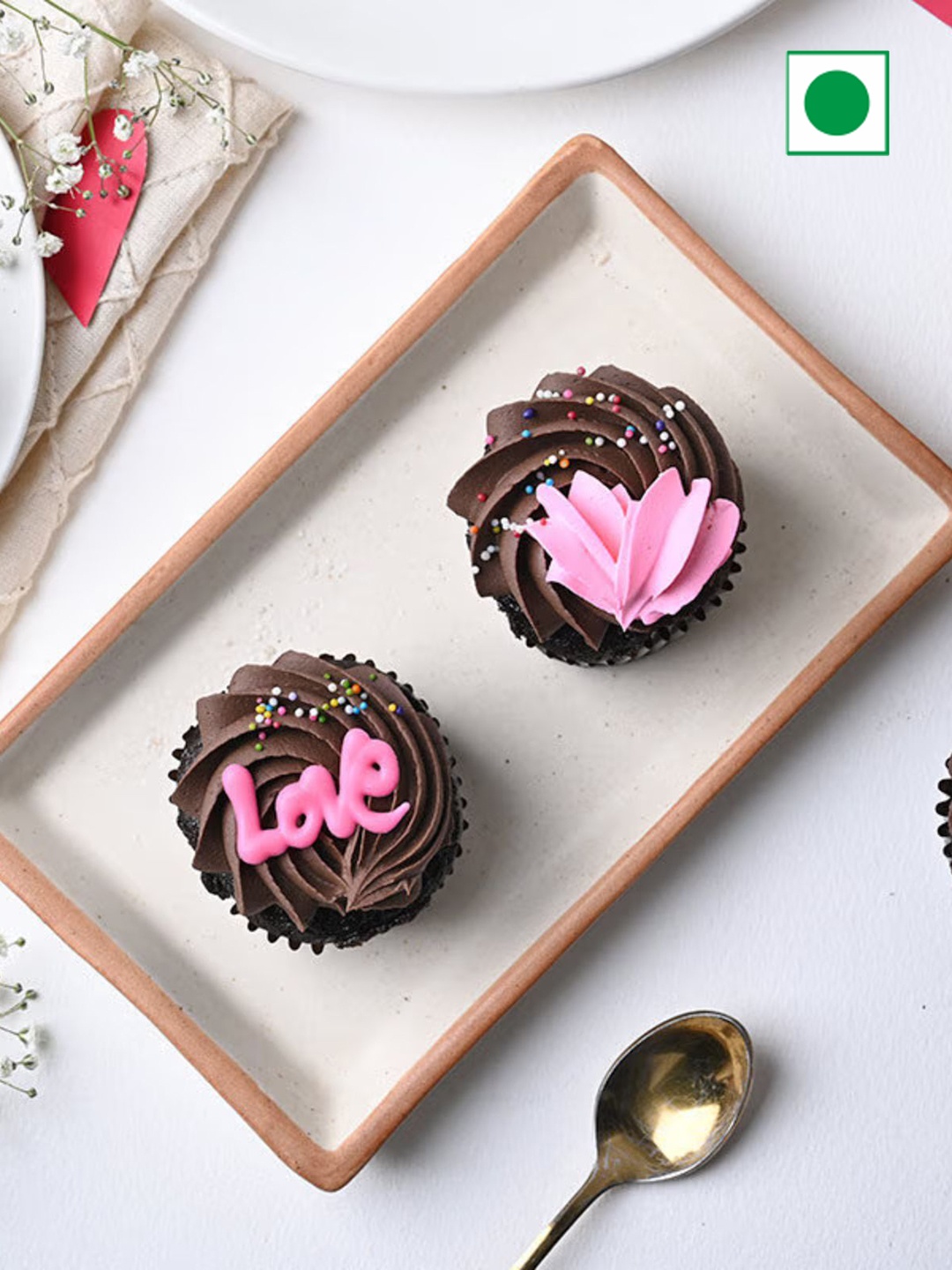 

Floweraura 4Pcs Chocolate Flavor Eggless Round Cupcakes- 500gms, Brown