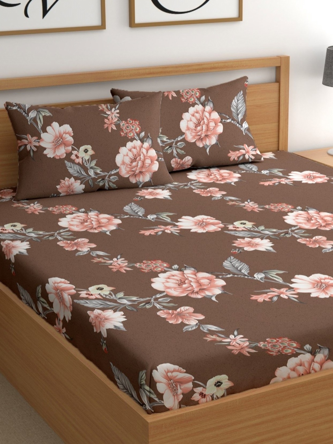 

CHHAVI INDIA Brown & White Microfiber 210 TC Queen Bedsheet Set 2.25 x 2.50 Mts