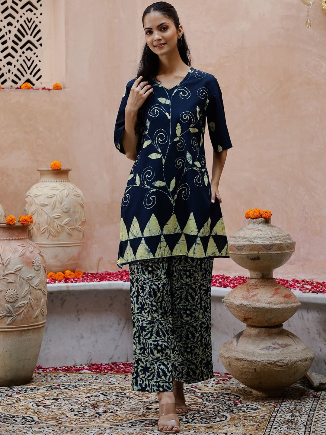 

Sangria Blue Floral Printed V-Neck Pure Cotton Straight Kurti With Trousers