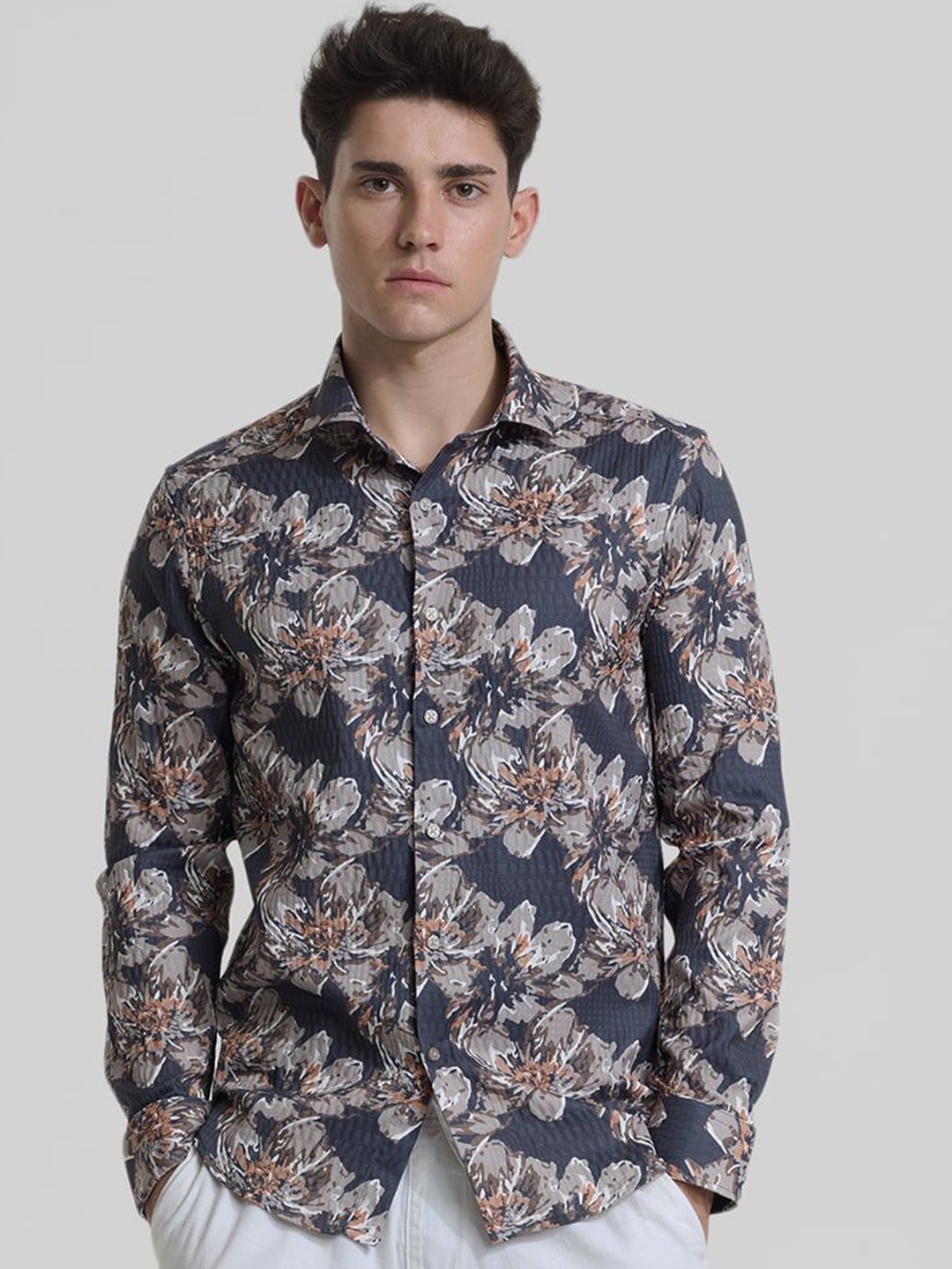 

Snitch Men Smart Spread Collar Floral Printed Slim Fit Casual Shirt, Navy blue