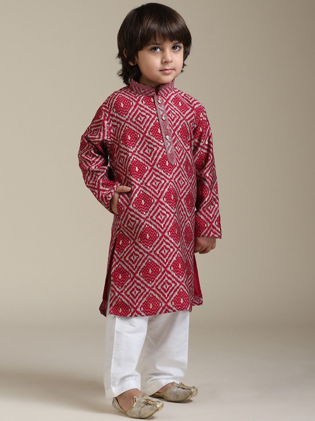 

Manyavar Boys Geometric Printed Regular Straight Kurta with Churidar, Pink