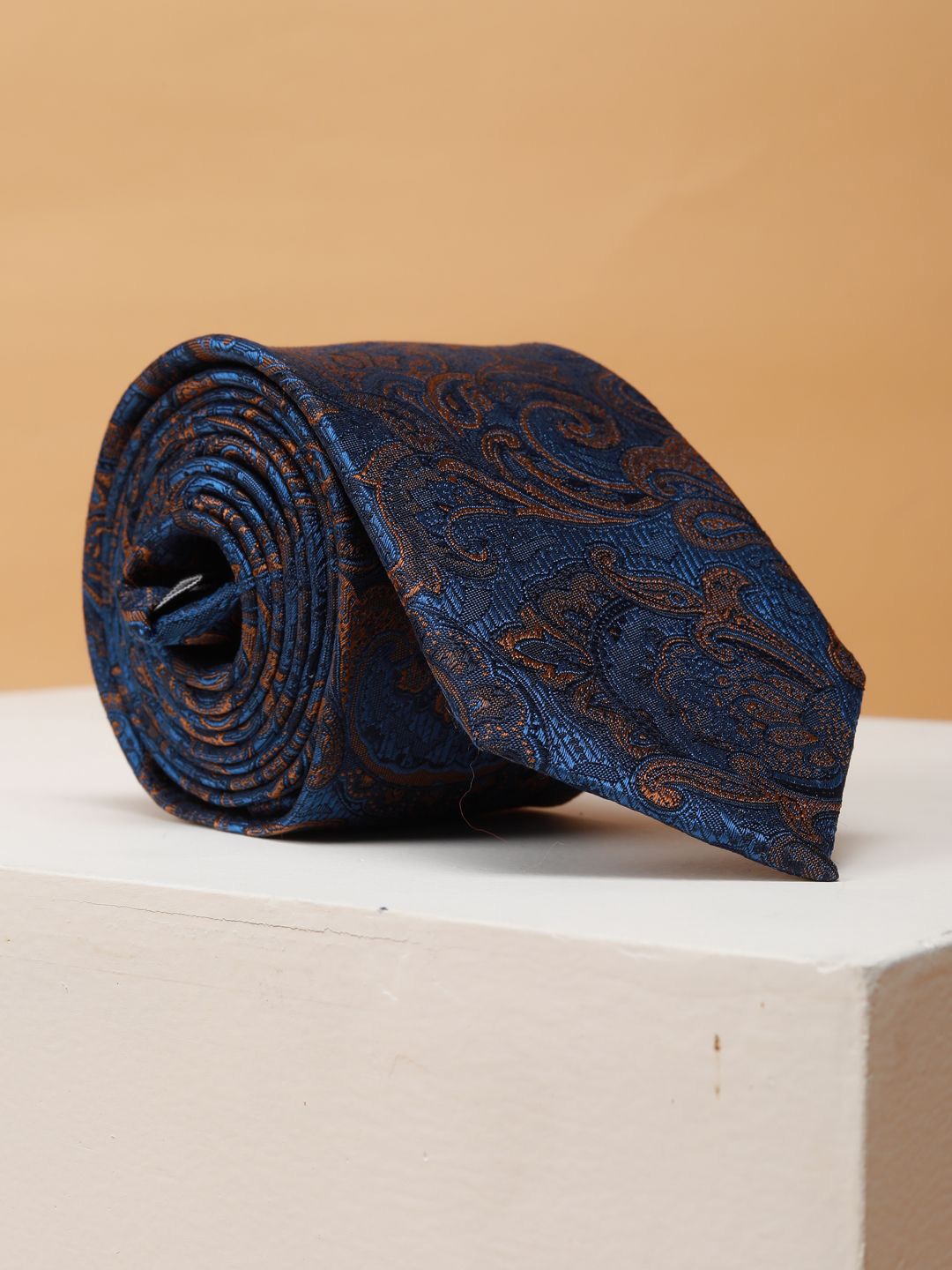 

Peter England Men Printed Broad Tie, Blue