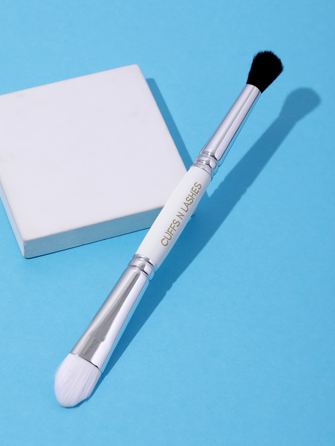 

CUFFS N LASHES Double Duty Flat & Blending Brush - DD04, White