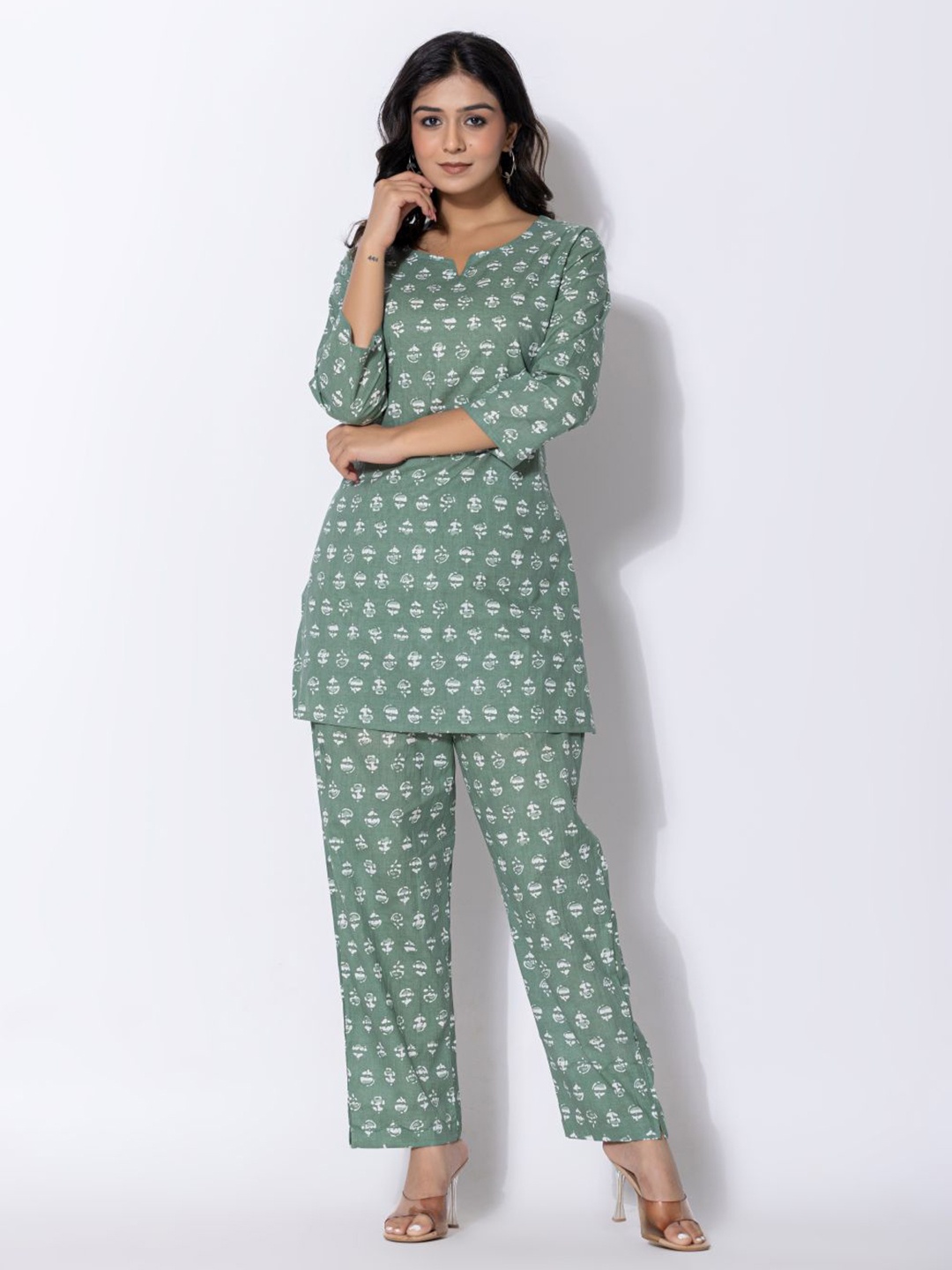 

DHANOTA Women Conversational Printed Pure Cotton Night suit, Olive
