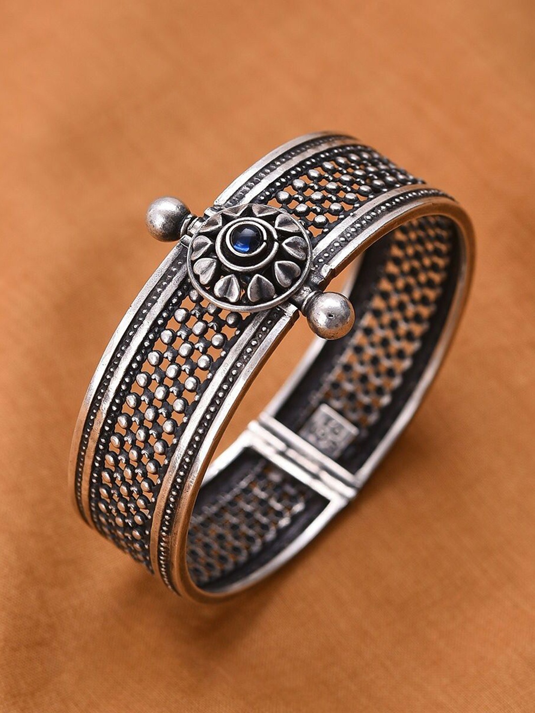 

JAYPORE Silver Bangle Style Bracelet