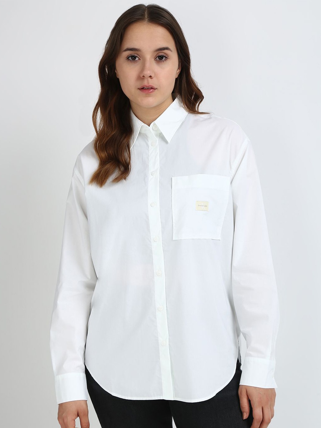 

Calvin Klein Jeans Women Cutaway Collar Solid Cotton Relaxed Fit Casual Shirt, White