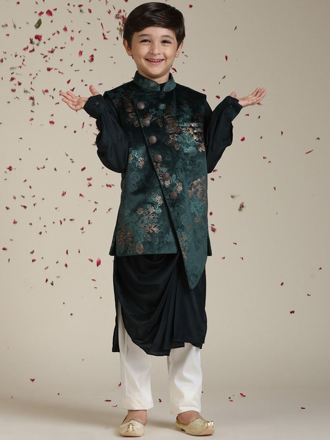 

Manyavar Boys Mandarin Collar Straight Kurta and Pyjamas with Nehru jacket, Green