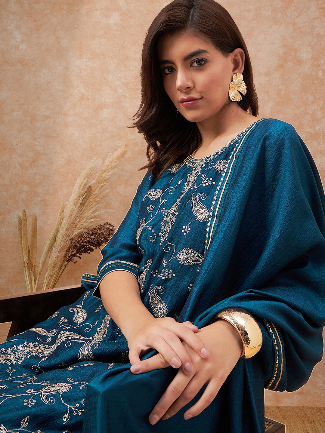 

Sangria Pink Paisley Embroidered Zari & Sequinned Straight Kurta With Trousers & Dupatta, Teal