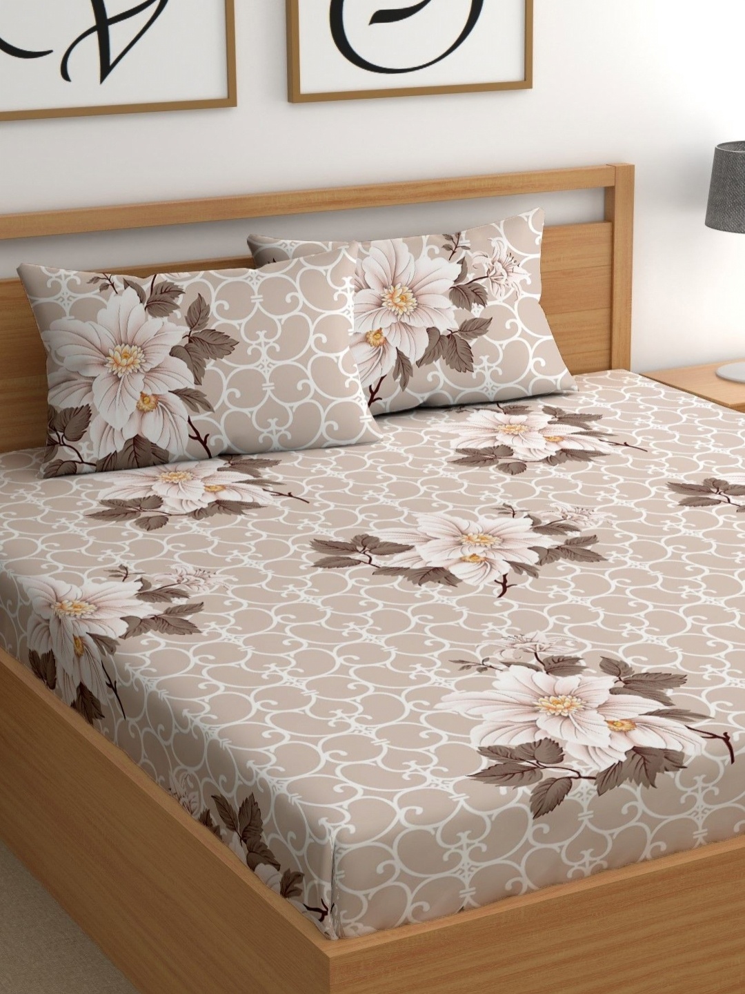 

CHHAVI INDIA Beige & Brown Floral Printed Microfiber 210TC Queen Bedsheet Set 2.5 x 2.25 m
