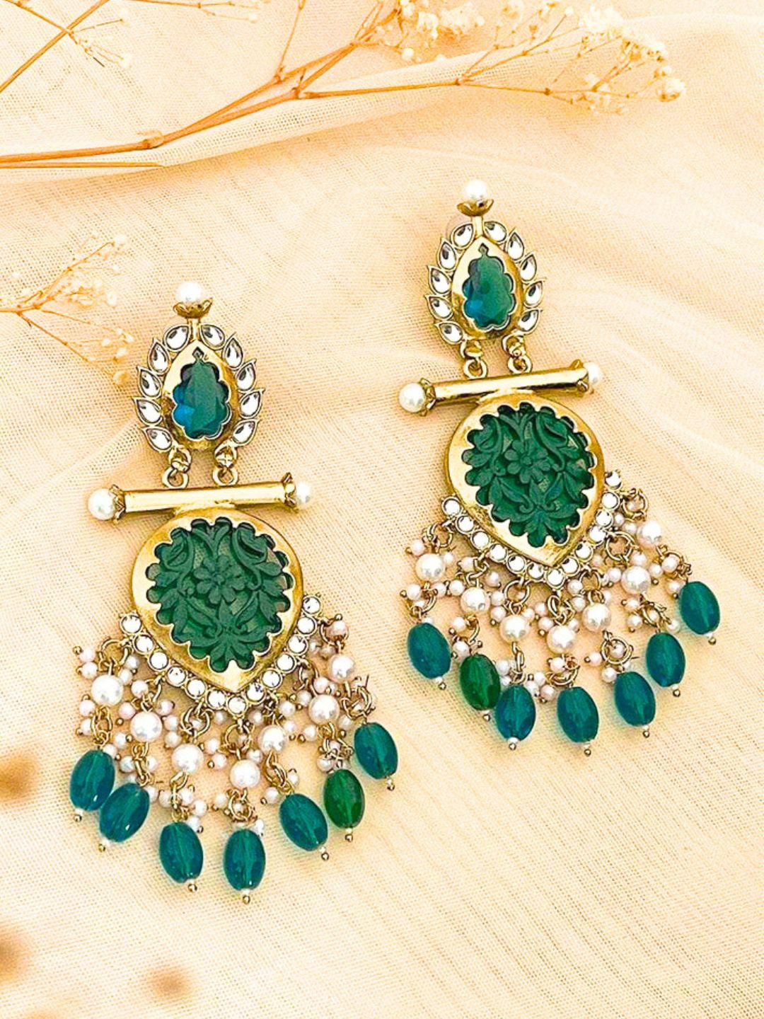 

Anouk Gold Plated Kundan Studded Teardrop Shaped Chandbalis, Green