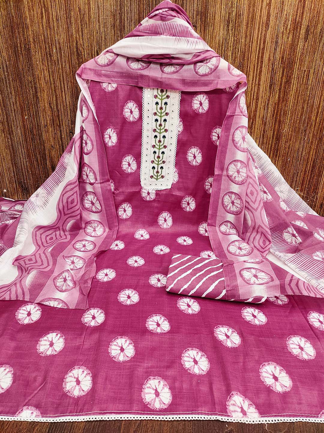 

Maroosh Geometric Printed Unstitched Dress Material, Pink